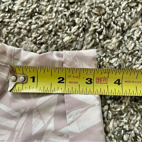 Lululemon Shadow Leaf/Light Ivory Muse Spring Break Away 3" Shorts Women… - Picture 8 of 9